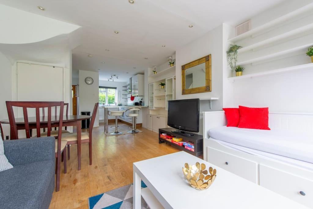 Lovely 2-Bed 15 Minutes To Central Londres Exterior foto